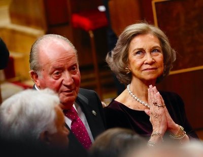 Desvelan la huida de la reina Sofía a la India y por qué volvió sin divorciarse de Juan Carlos I