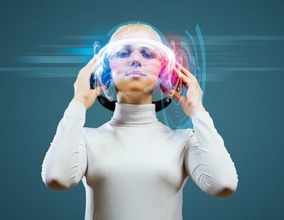 ¿Adiós a los cascos? El plan de Elon Musk para escuchar música directamente en el cerebro