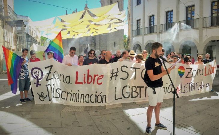 Protesta contra la LGBTIfobia en Villanueva de la Serena