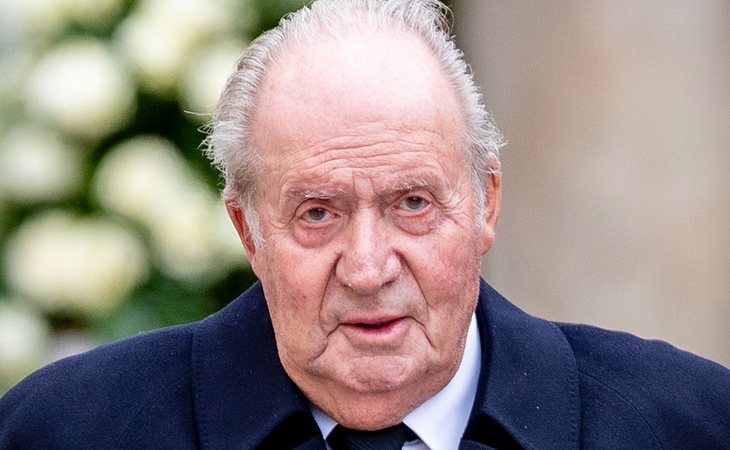 El rey Juan Carlos abandona España en mitad de sus escándalos