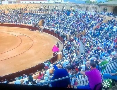 Doble vara: toros sin distancia de seguridad mientras amenazan con cerrar cines o teatros