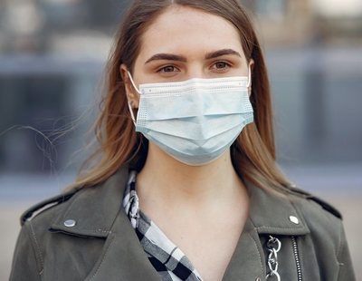 Los riesgos a los que te expones por usar la mascarilla más de una hora sin descanso