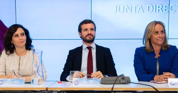 Ayuso ha quedado en un limbo en la última renovación del PP y Ana Camins (derecha) suena como próxima líder del partido en Madrid