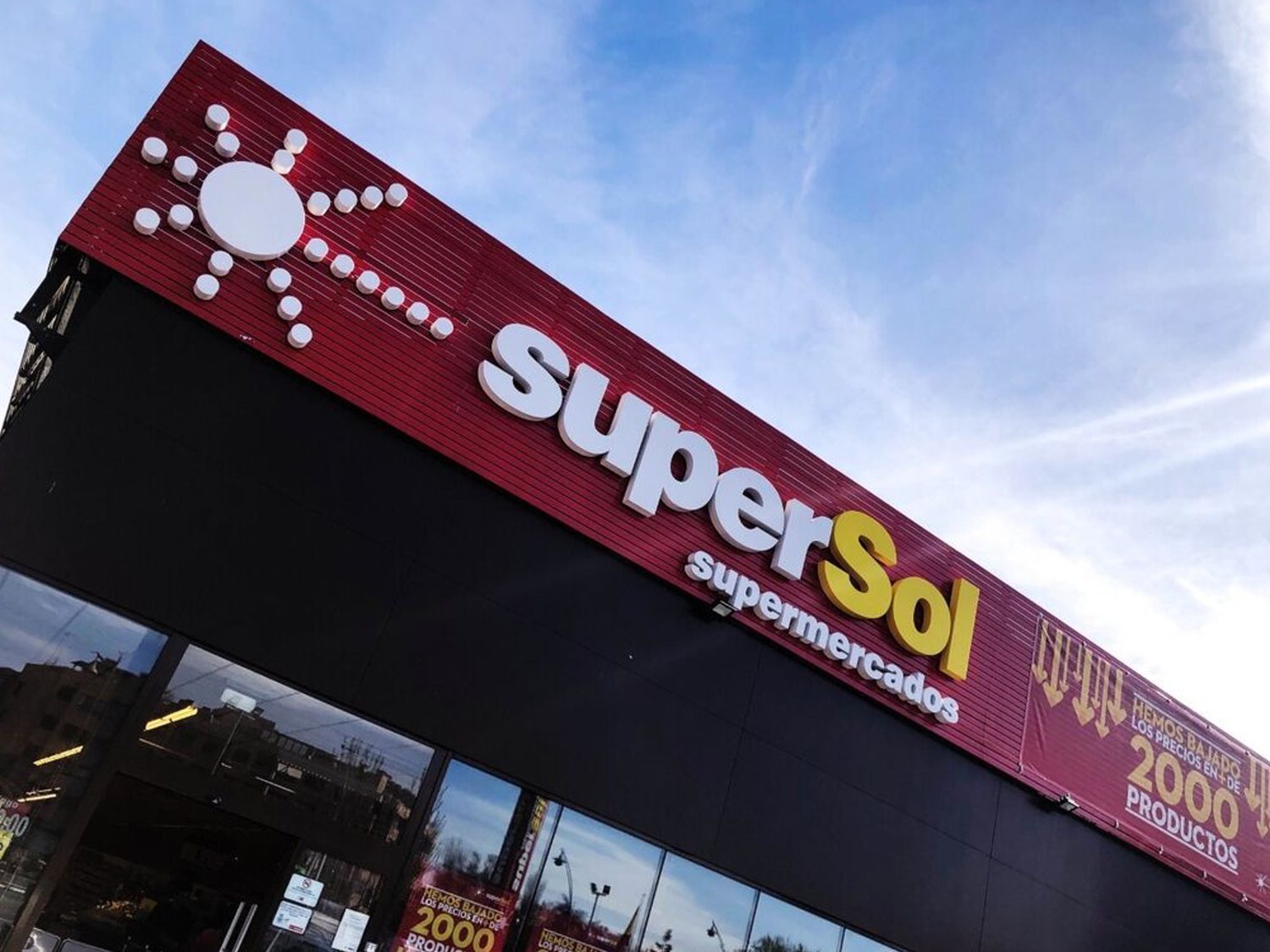 Carrefour compra Supersol, que prepara su salida definitiva de España
