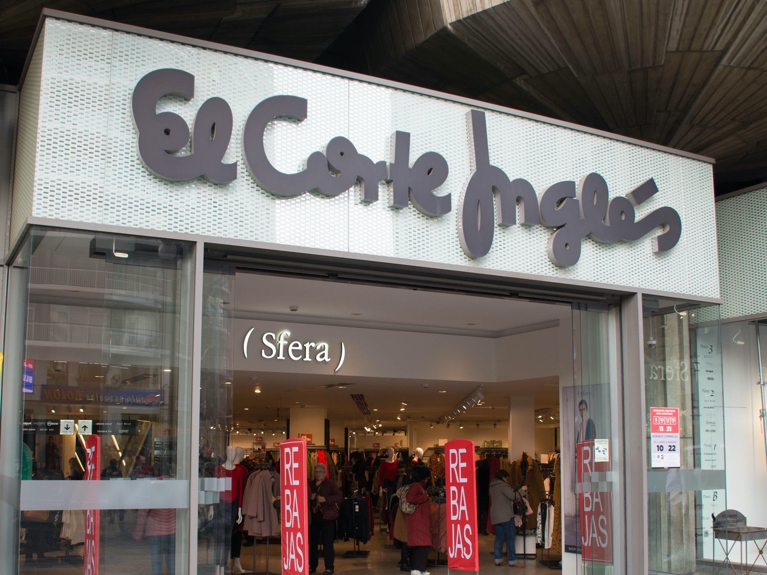 El Corte Inglés cierra otro centro comercial: está liquidando este edificio al completo