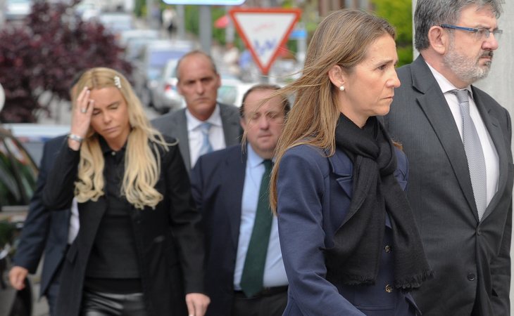 Leticia Sabater y la infanta Elena acudiendo al funeral de Fernando Moreno de Borbón en mayo de 2011