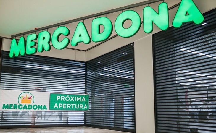 Establecimiento de Mercadona abierto sobre el hipermercado de Hipercor clausurado