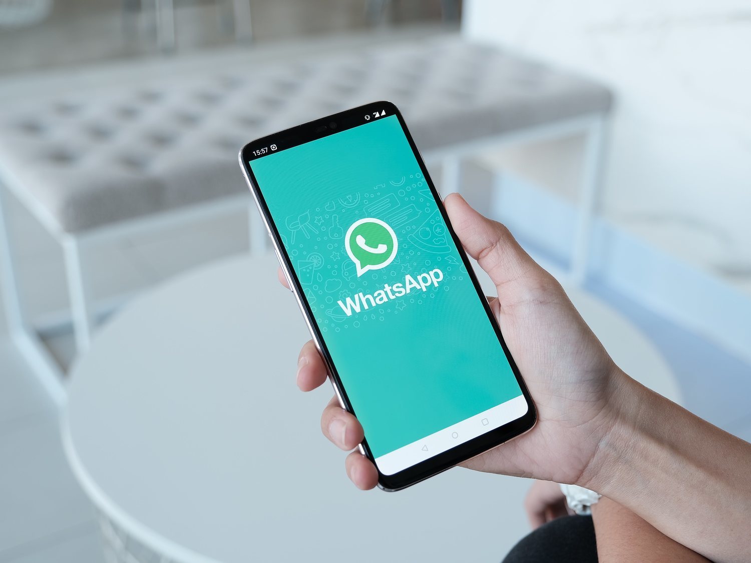 El desconocido truco para abandonar un grupo de WhatsApp sin que nadie se entere