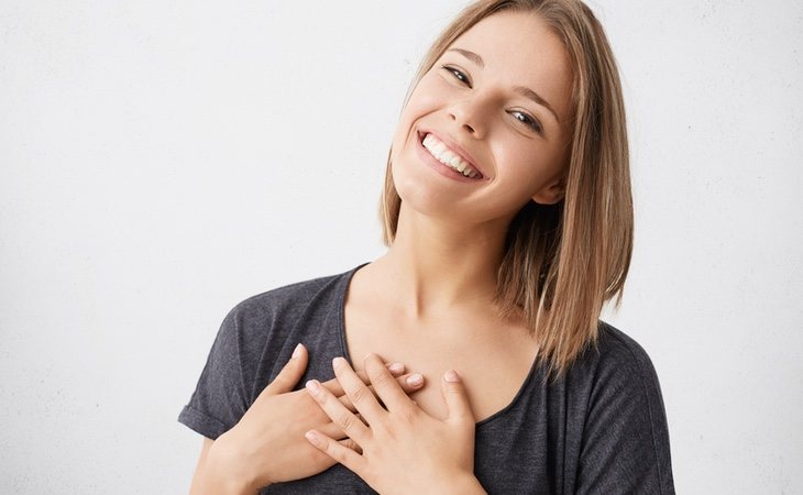 El director de la OMS apuesta por el saludo con la mano en el corazón