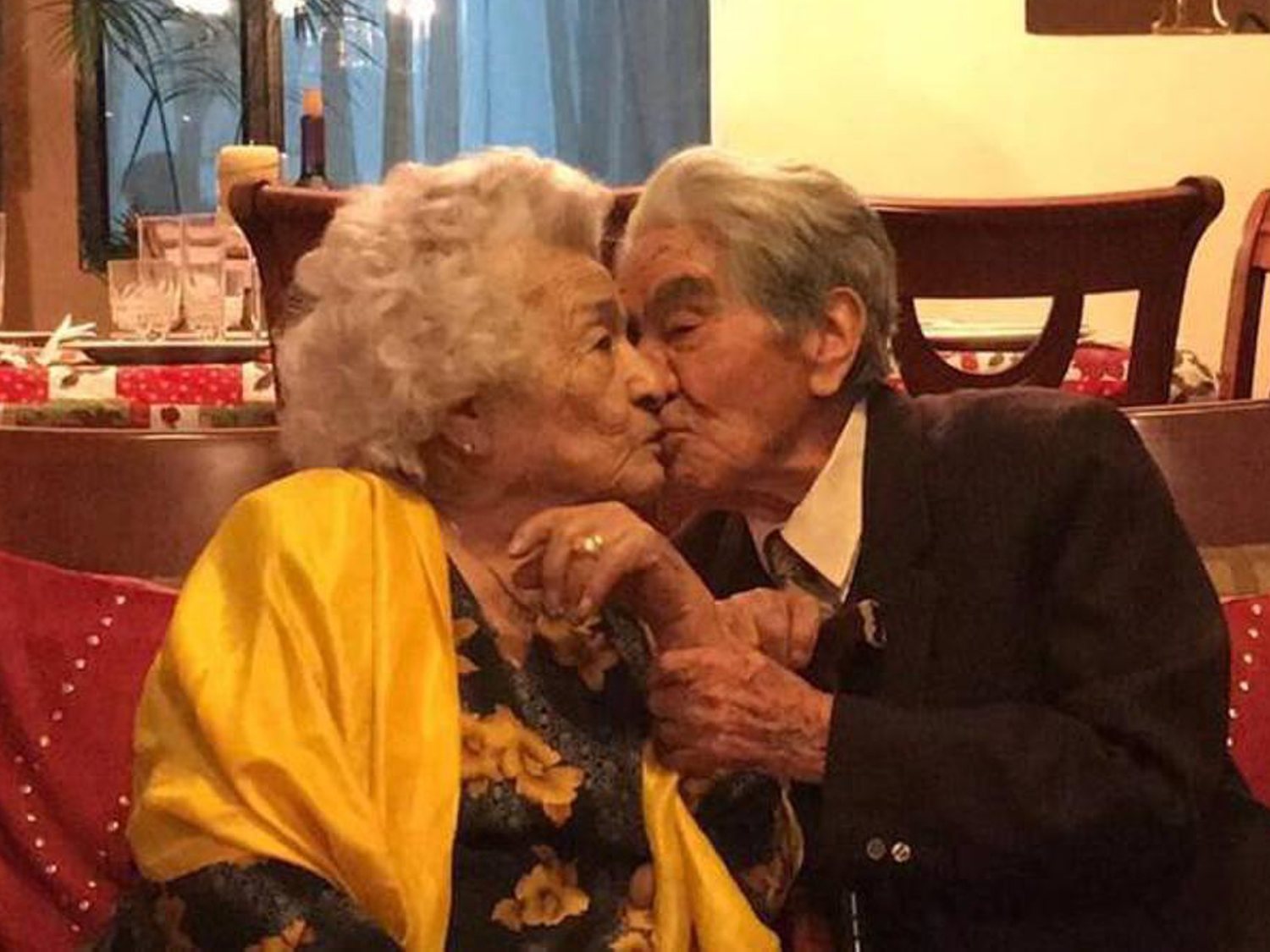 Una pareja de ancianos gana el Premio Record Guiness al matrimonio más longevo