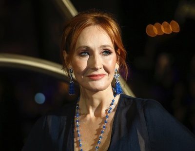 La transfobia de J.K Rowling: lanza una novela con un asesino que se traviste