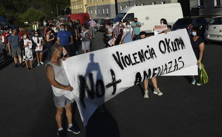 Vecinos protestan ante las okupaciones en su barrio