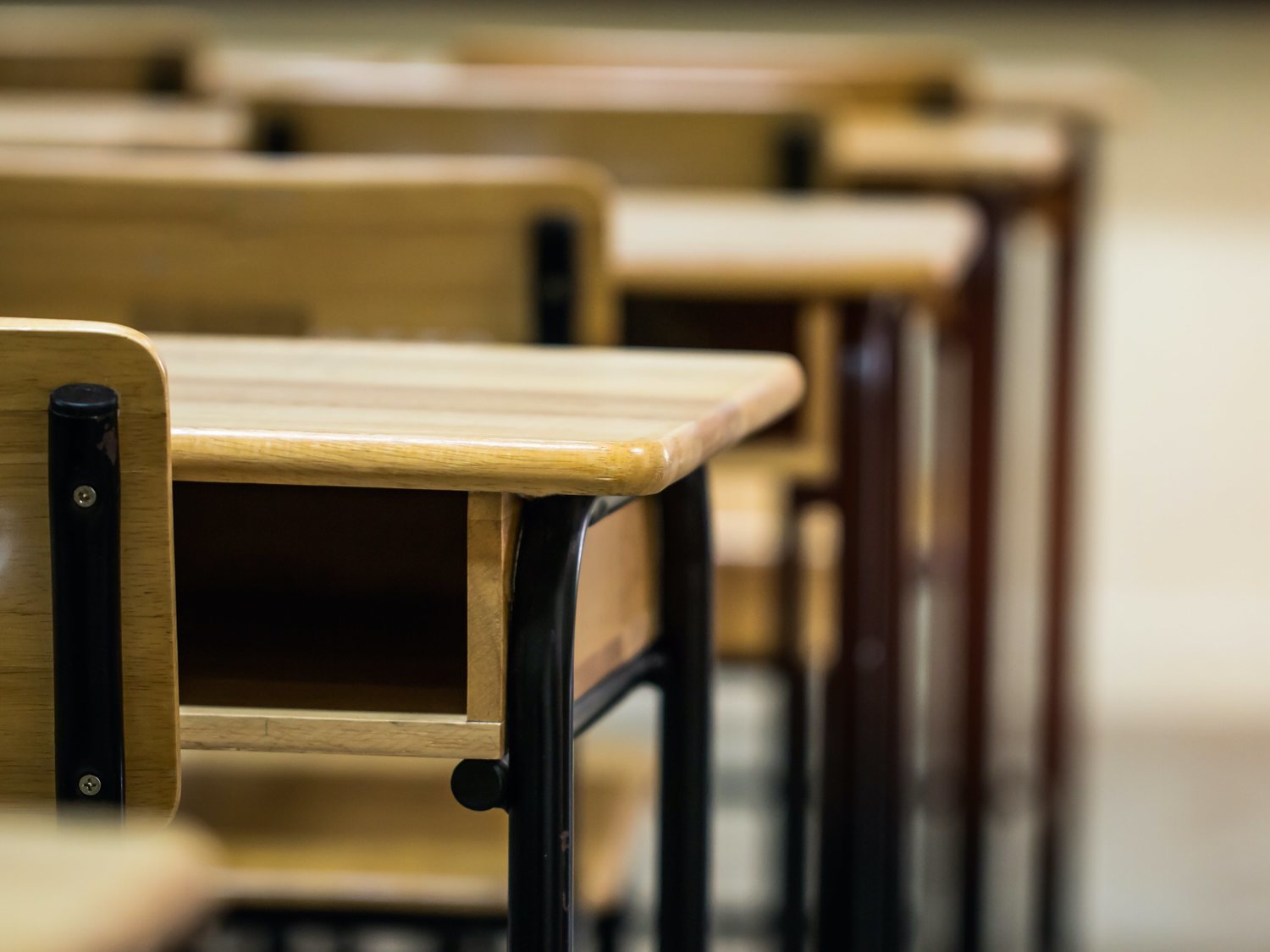 Detenido en Jaén por toser y agredir a la directora por cerrar el colegio ante un positivo