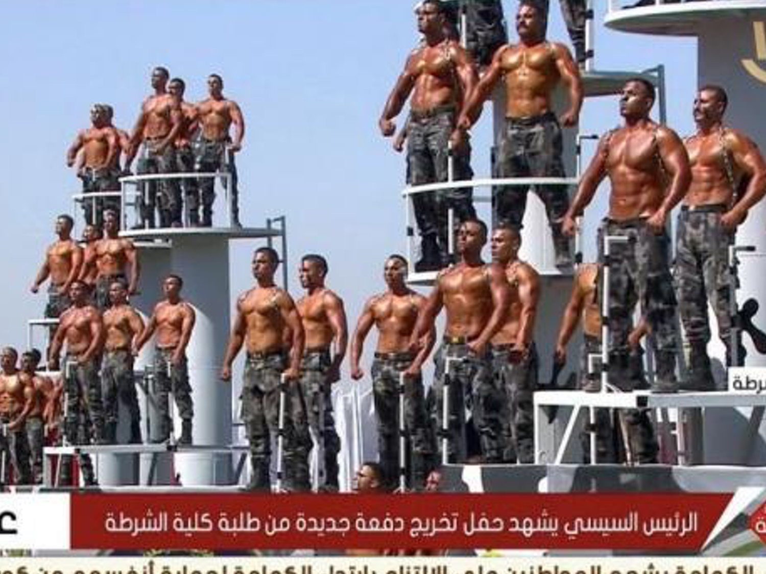 El sexy desfile de graduación de la Policía de Egipto enloquece a las redes
