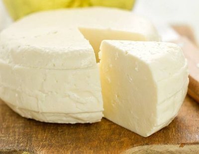 Alerta alimentaria: retiran este queso del mercado y piden que no se consuma