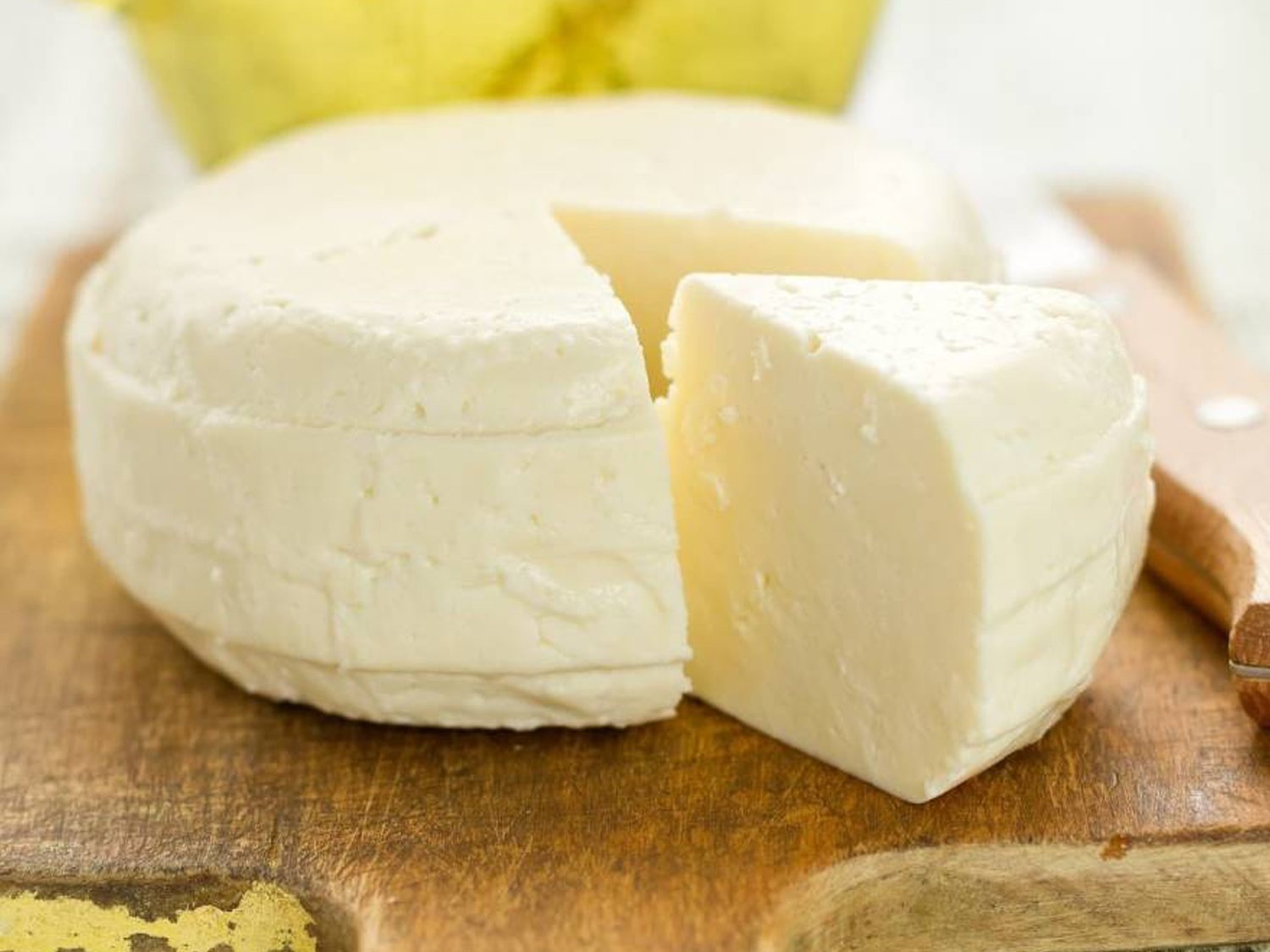 Alerta alimentaria: retiran este queso del mercado y piden que no se consuma