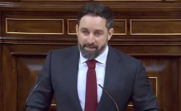 Santiago Abascal termina su intervención con lo que mejor se le da hacer: gritar '¡Viva el rey y viva España!'