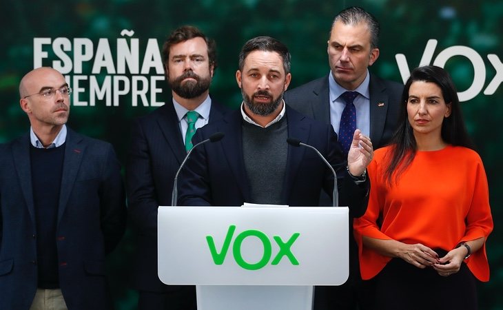 Ortega Smith y Espinosa de los Monteros son considerados como las peores influencias para Santiago Abascal, según el criterio de la corriente crítica del partido