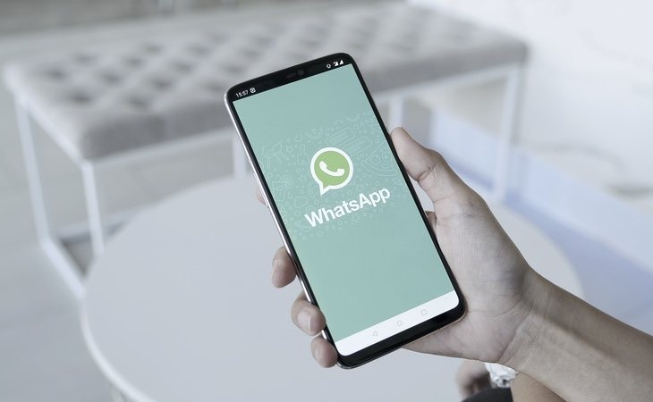 Así puedes ocultar con quién hablas en WhatsApp