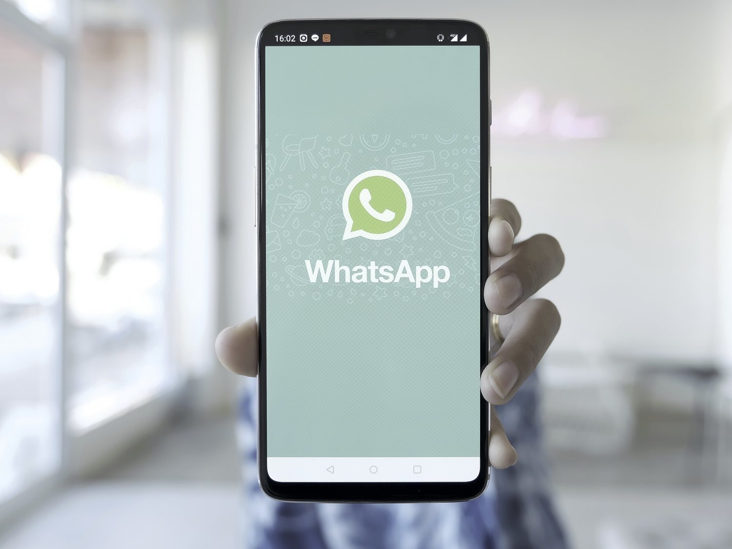 El truco de WhatsApp para evitar que los demás vean con quién estás hablando