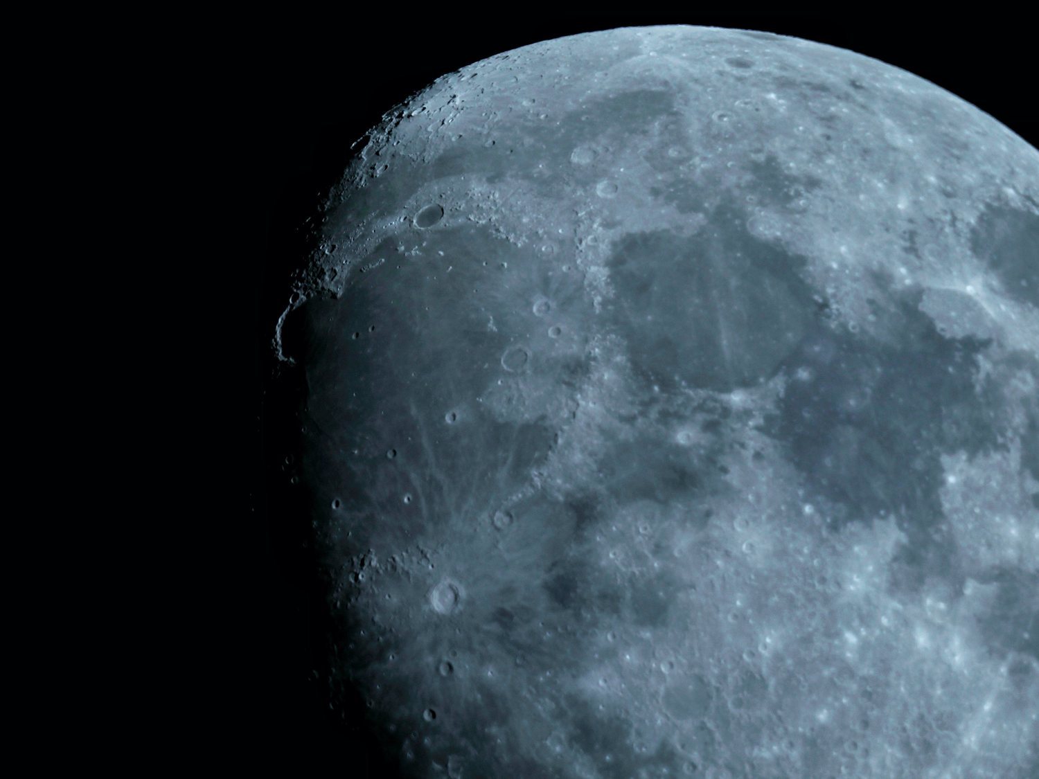 La NASA confirma la "detección inequívoca" de agua en la superficie de la Luna