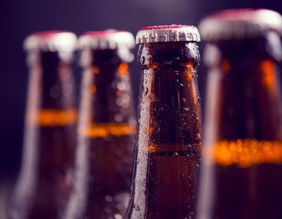 Alerta alimentaria: retiran estas cervezas del supermercado por trozos de cristal en el líquido