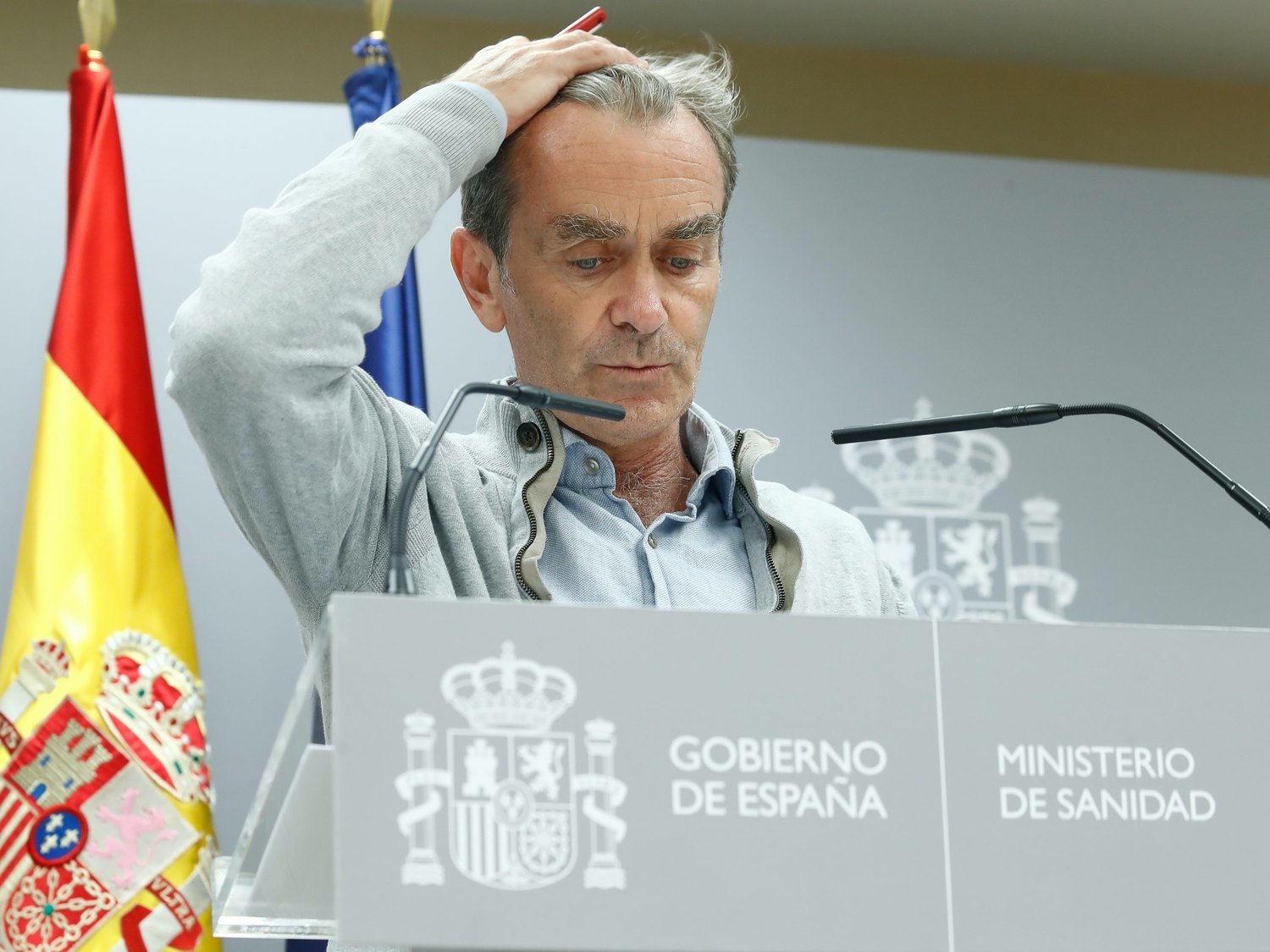 El Consejo de Enfermería carga contra Fernando Simón por "comentarios sexistas y denigrantes"