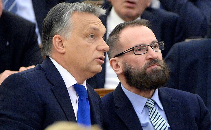 Viktor Orbán, primero ministro húngaro, junto al ya exeurodiputado József Szájer