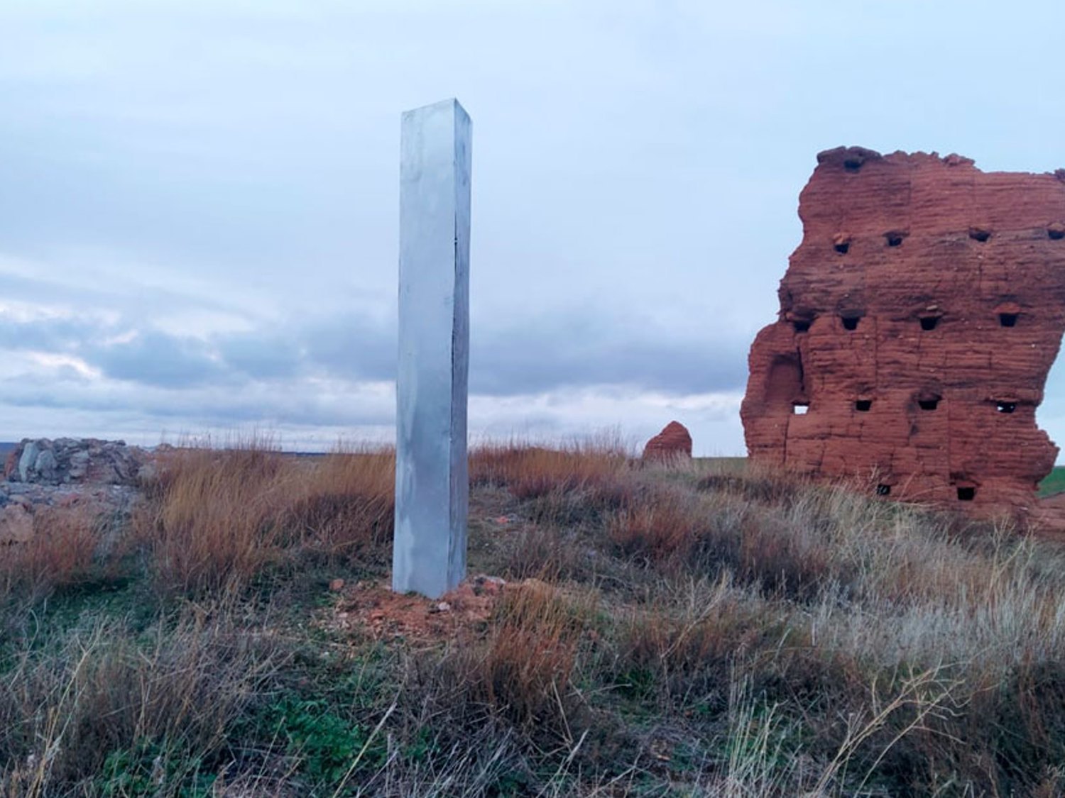 ¿Qué está pasando? Aparece un monolito metálico en Segovia, y ya van seis en todo el mundo