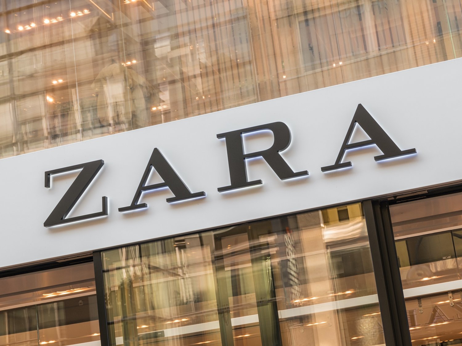 Inditex cerrará definitivamente estas 79 tiendas en España hasta abril: la lista completa