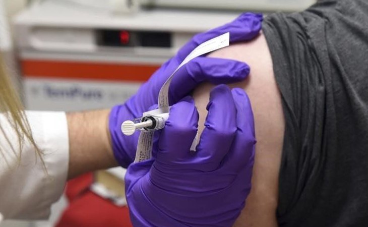 Reino Unido y Estados Unidos ya han comenzado a vacunar contra el coronavirus