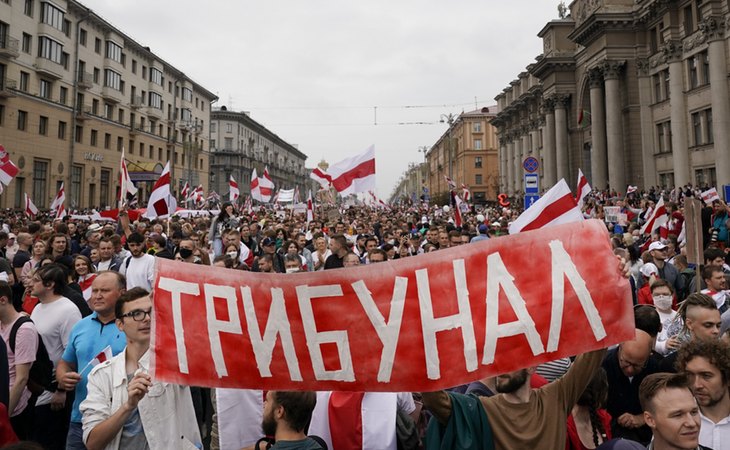 Protesta masiva en Minsk, capital de Bielorrusia, en contra del Gobierno de Aleksandr Lukashenko, al que acusan de fraude electoral