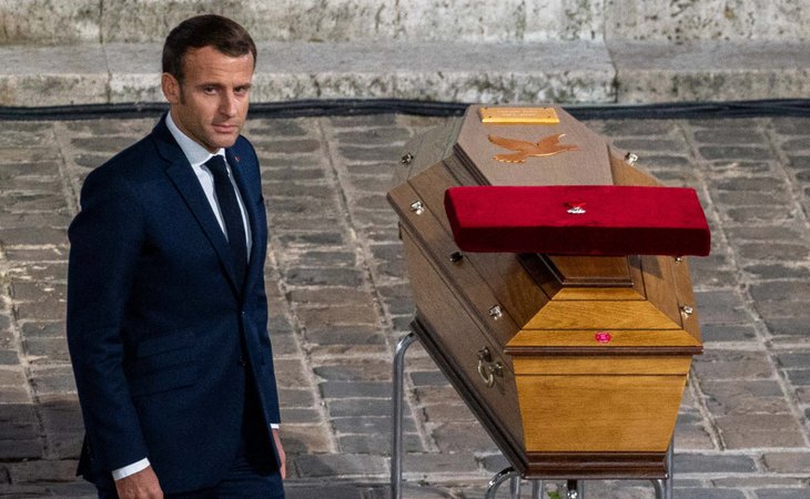 Emmanuel Macron, presidente de Francia, durante el homenaje nacional al profesor decapitado