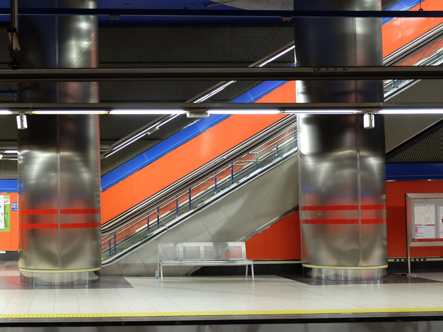 Pánico en el Metro de Madrid: detenido un hombre tras amenazar a varios viajeros con un cuchillo