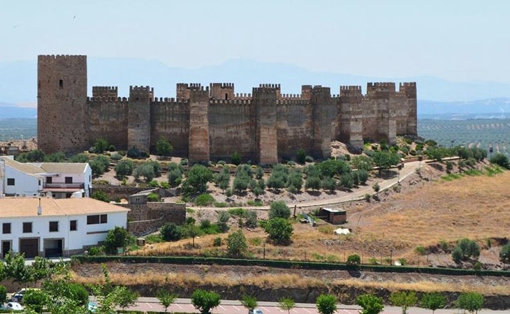 Su castillo destaca por su estado de conservación | Turismo Baños de la Encima