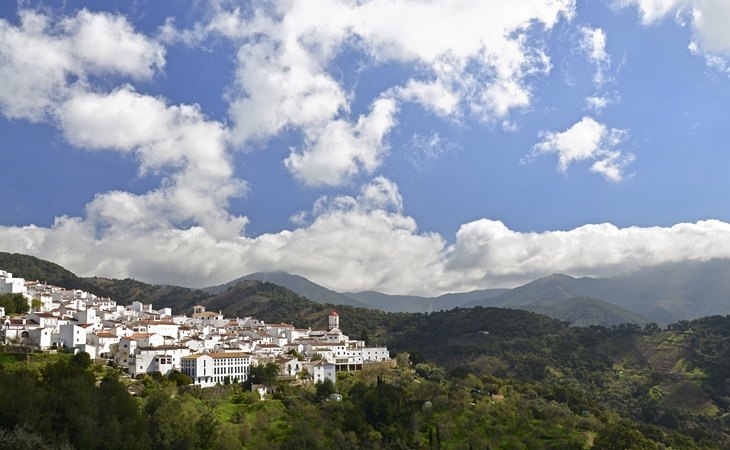 Genalguacil destaca por su construcción en escalada | Turismo Andalucía