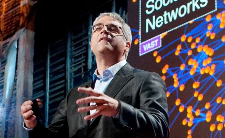 El sociólogo Nicholas Christakis durante una charla