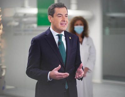 Rectificación: El presidente andaluz no concedió el contrato de mascarillas a la empresa en la que trabaja su esposa