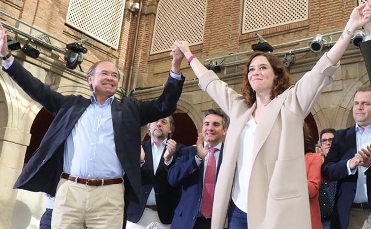 Ayuso, junto a Pío García Escudero en un acto de partido