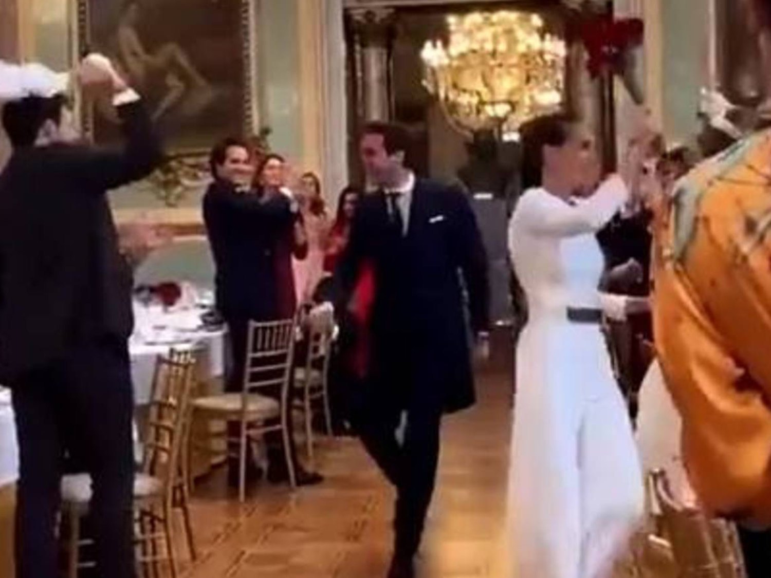 Las restricciones no van con los ricos: indignación por la multitudinaria boda en el Casino de Madrid