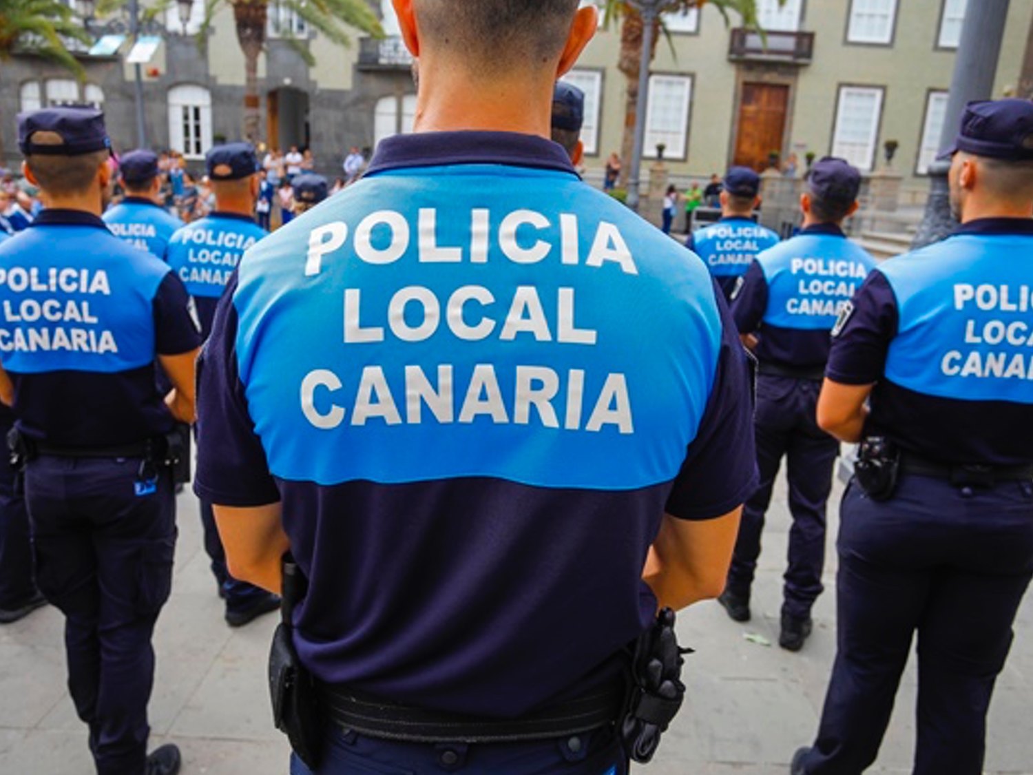 Dos policías agreden brutalmente a personas al grito de "sudacas de mierda" en Las Palmas