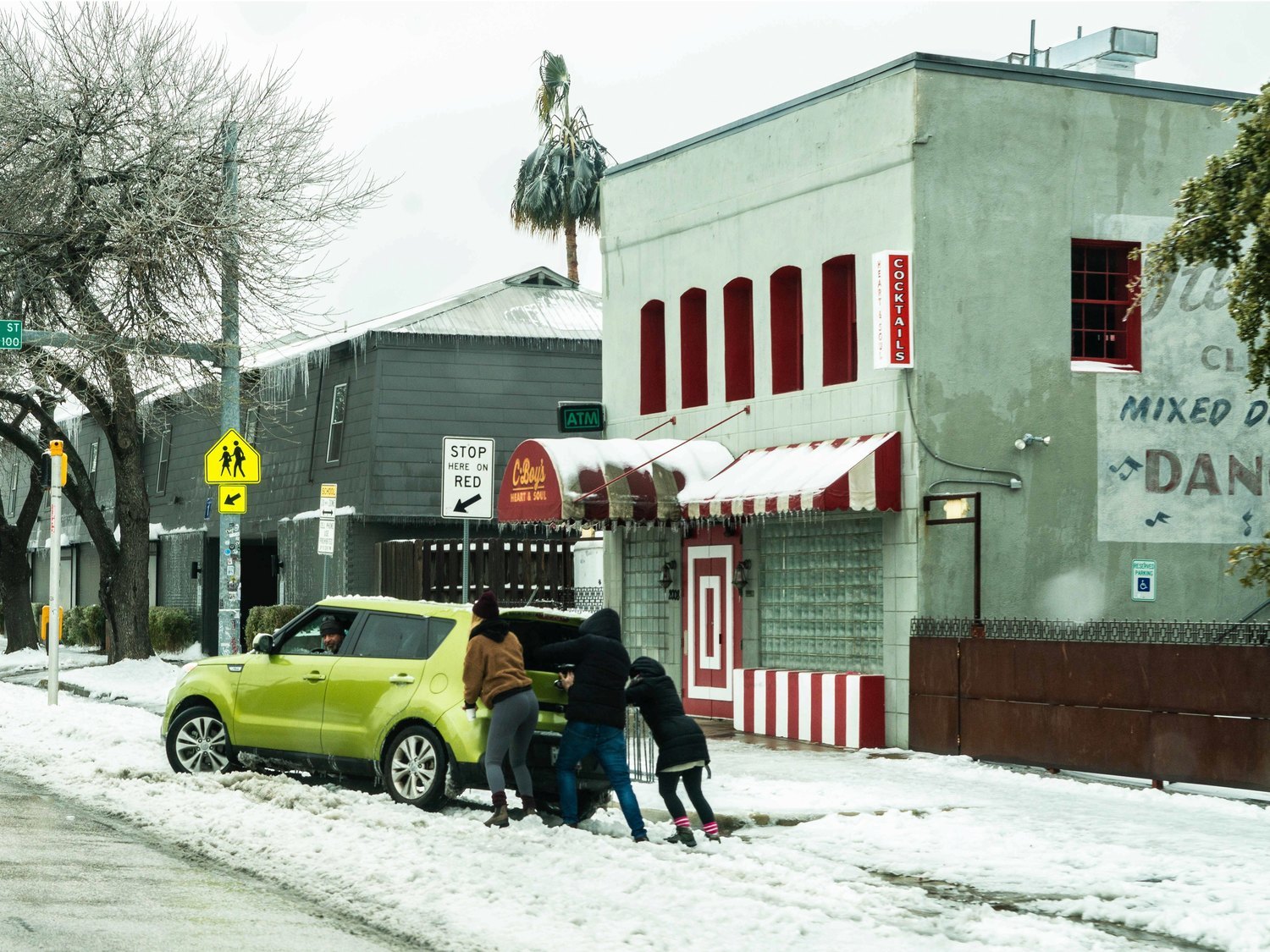 Una tormenta de nieve deja sin energía a una cuarta parte del estado de Texas