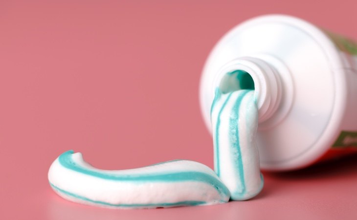 La OCU ha analizado las pastas de dientes vendidas en los supermercados españoles