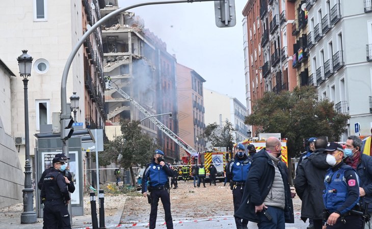 Minutos después de la explosión en un edificio de la calle Toledo de Madrid