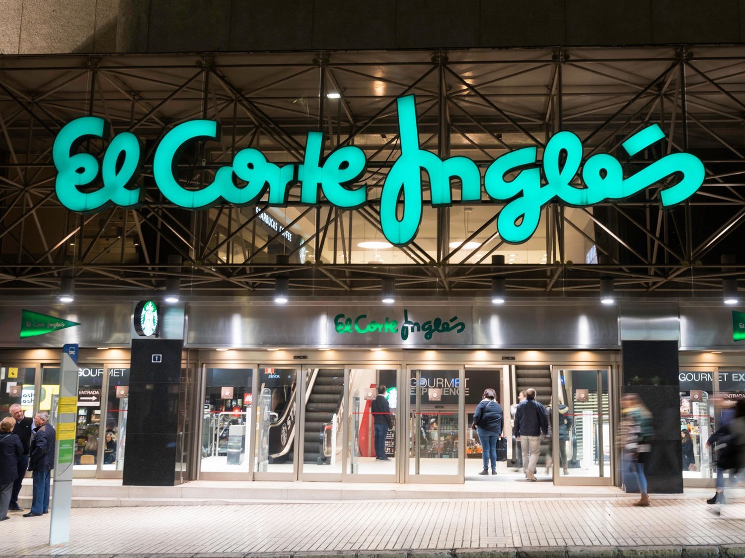 Los dos formatos con los que El Corte Inglés reabrirá sus centros y evidencian el giro de la firma