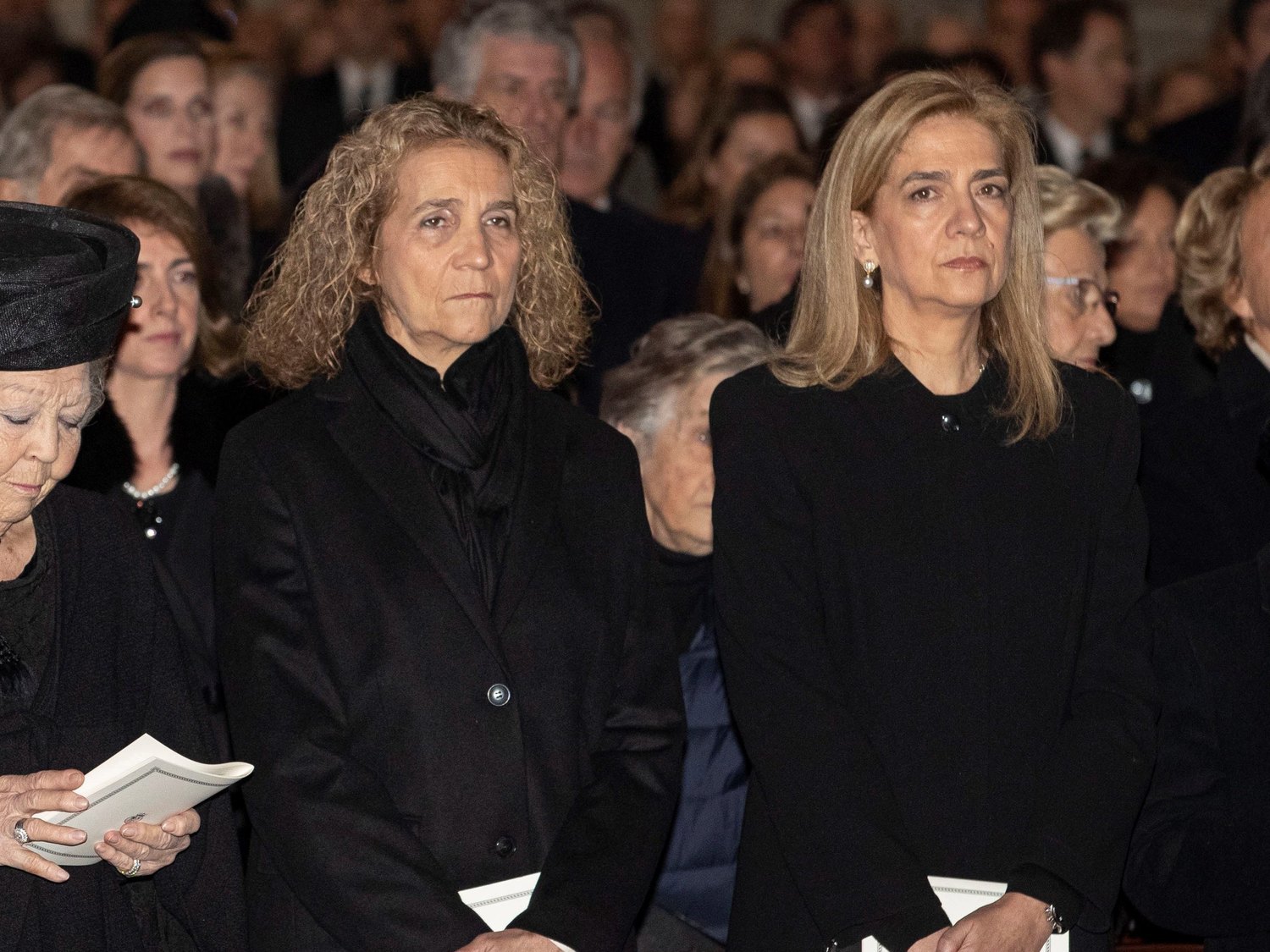 Las infantas Elena y Cristina se vacunaron en una visita a Juan Carlos I en Abu Dabi