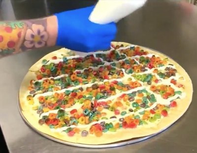 Pizza de cereales con queso, yogur y leche condensada: el culto al 'vacaburrismo' que triunfa en redes