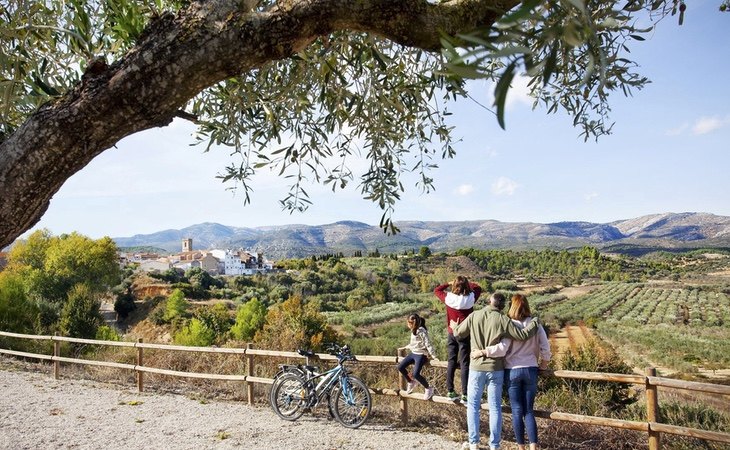 El pueblo ofrece múltiples zonas naturales