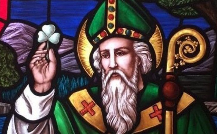 Imagen de San Patricio con el trébol de tres hojas