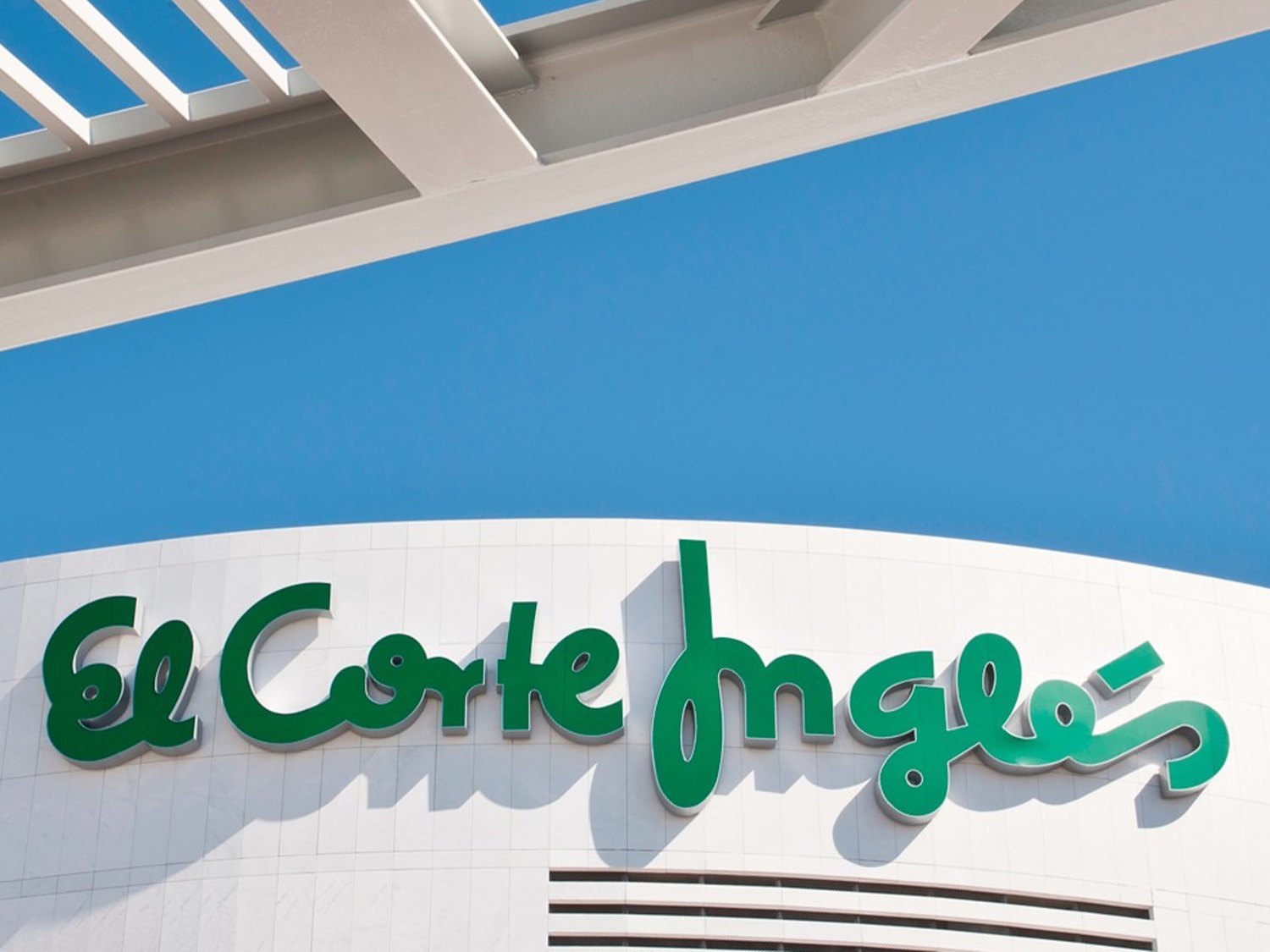 El Corte Inglés cierra este centro comercial de ocho plantas que reconvertirá en otro formato